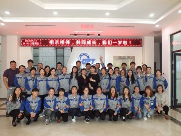  我們一歲了！